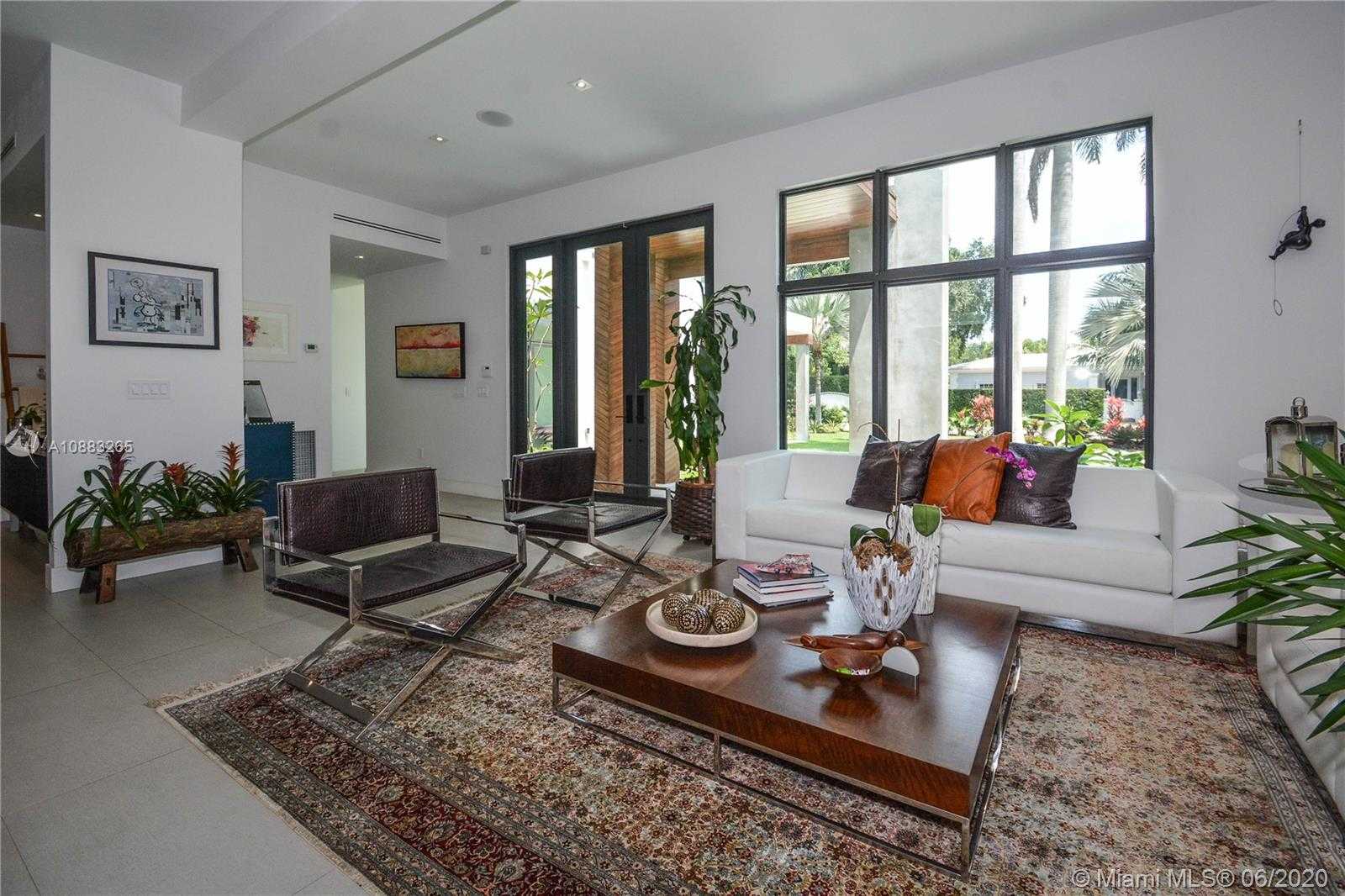 Small Image of 4560 BAY POINT RD, Miami Number 5