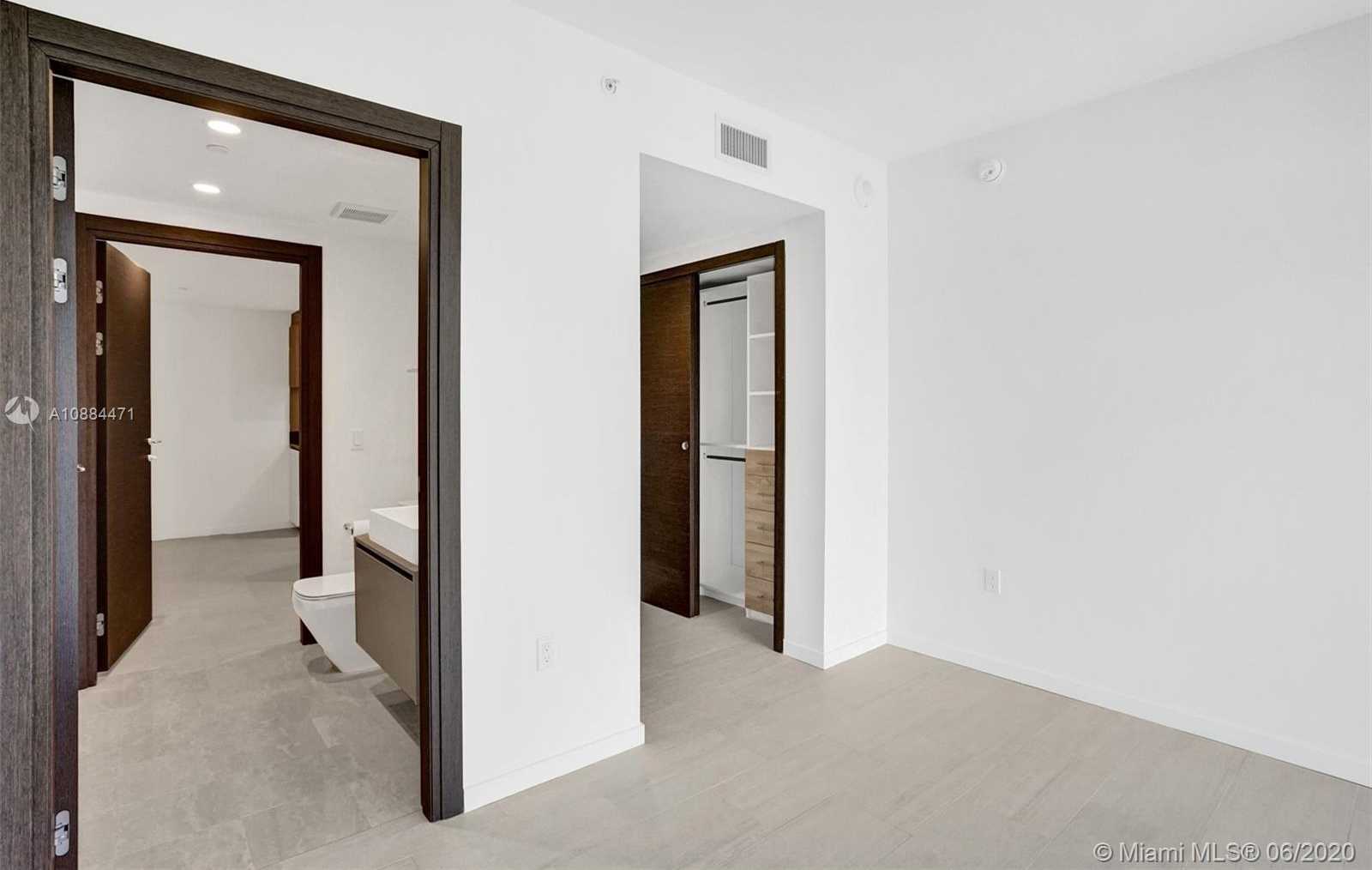 Small Image of 1000 BRICKELL PLZ #4710, Miami Number 18