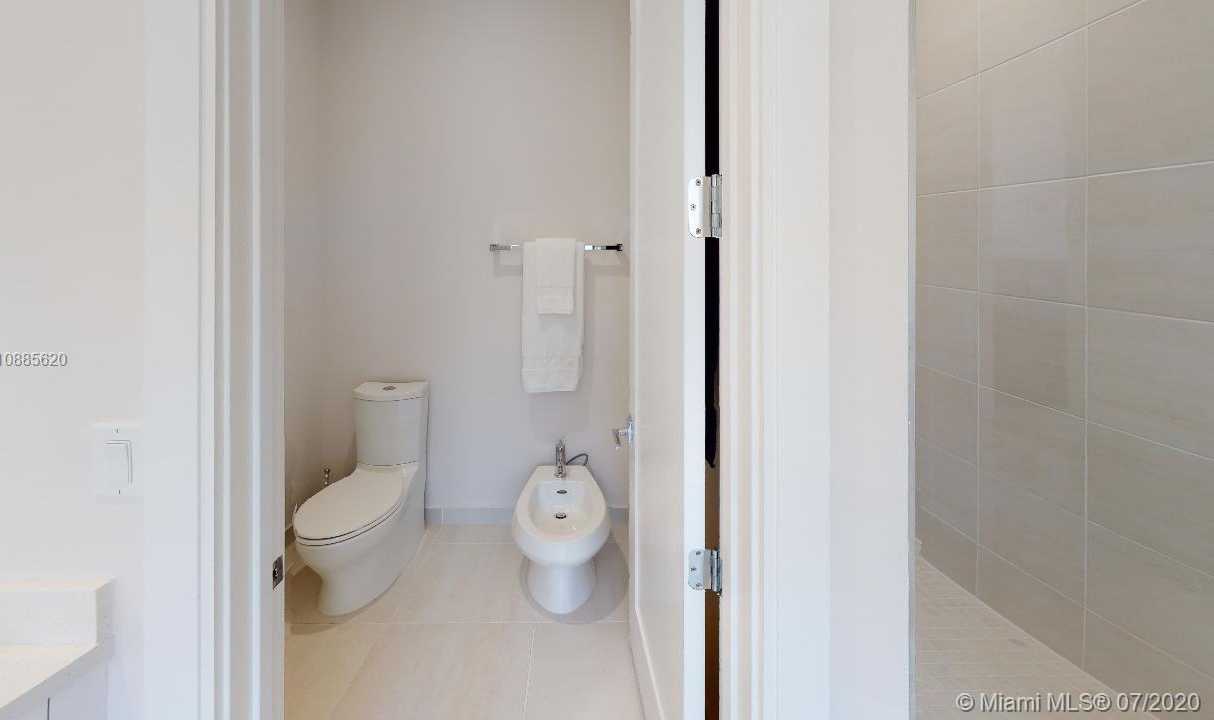 Small Image of 8459 NORTH WEST 47TH TER, Doral Number 11