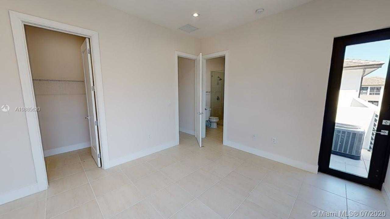 Small Image of 8459 NORTH WEST 47TH TER, Doral Number 37
