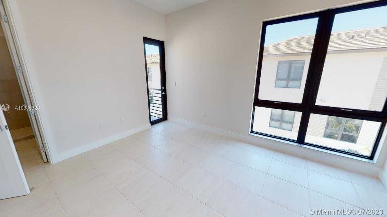 Small Image of 8459 NORTH WEST 47TH TER, Doral Number 38