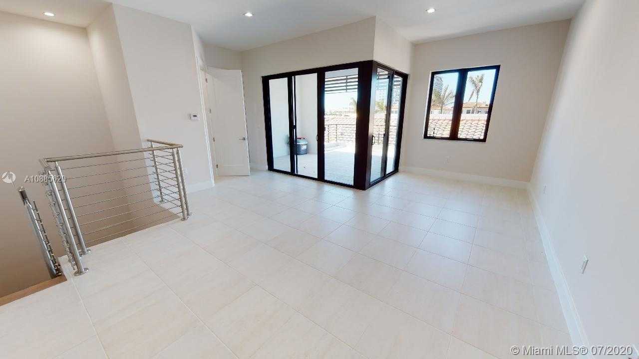Small Image of 8459 NORTH WEST 47TH TER, Doral Number 39