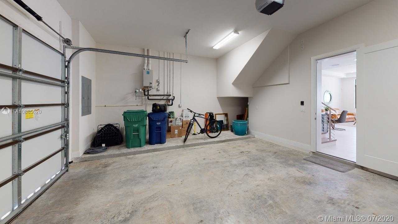 Small Image of 8459 NORTH WEST 47TH TER, Doral Number 4