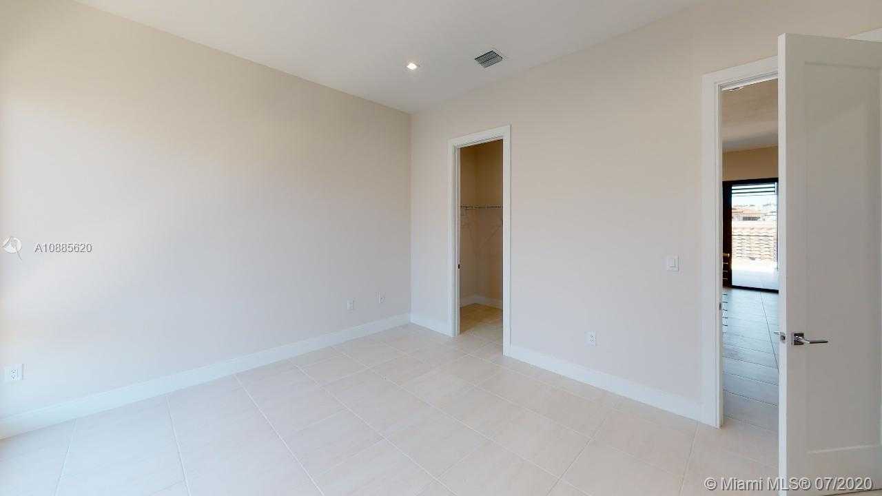 Small Image of 8459 NORTH WEST 47TH TER, Doral Number 7