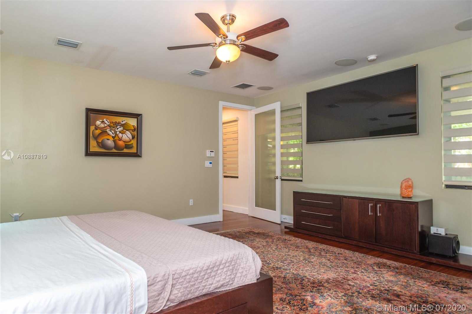 Small Image of 2533 ANDROS AVE, Miami Number 12