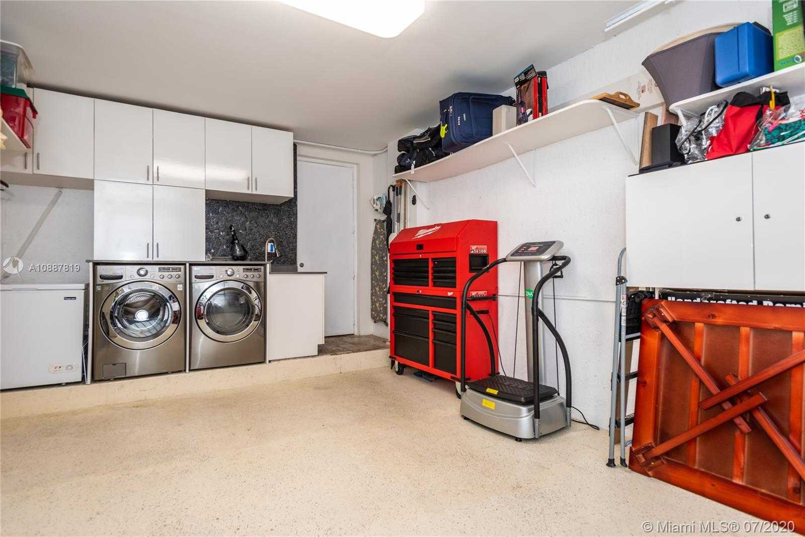 Small Image of 2533 ANDROS AVE, Miami Number 21