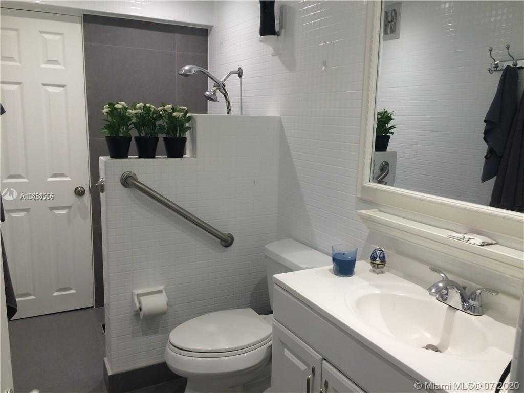 Small Image of 275 WEST HEATHER DR, Key Biscayne Number 5