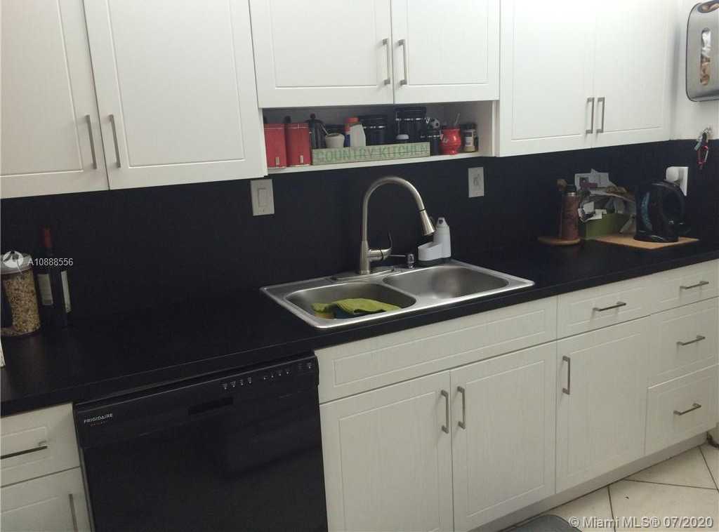 Small Image of 275 WEST HEATHER DR, Key Biscayne Number 6
