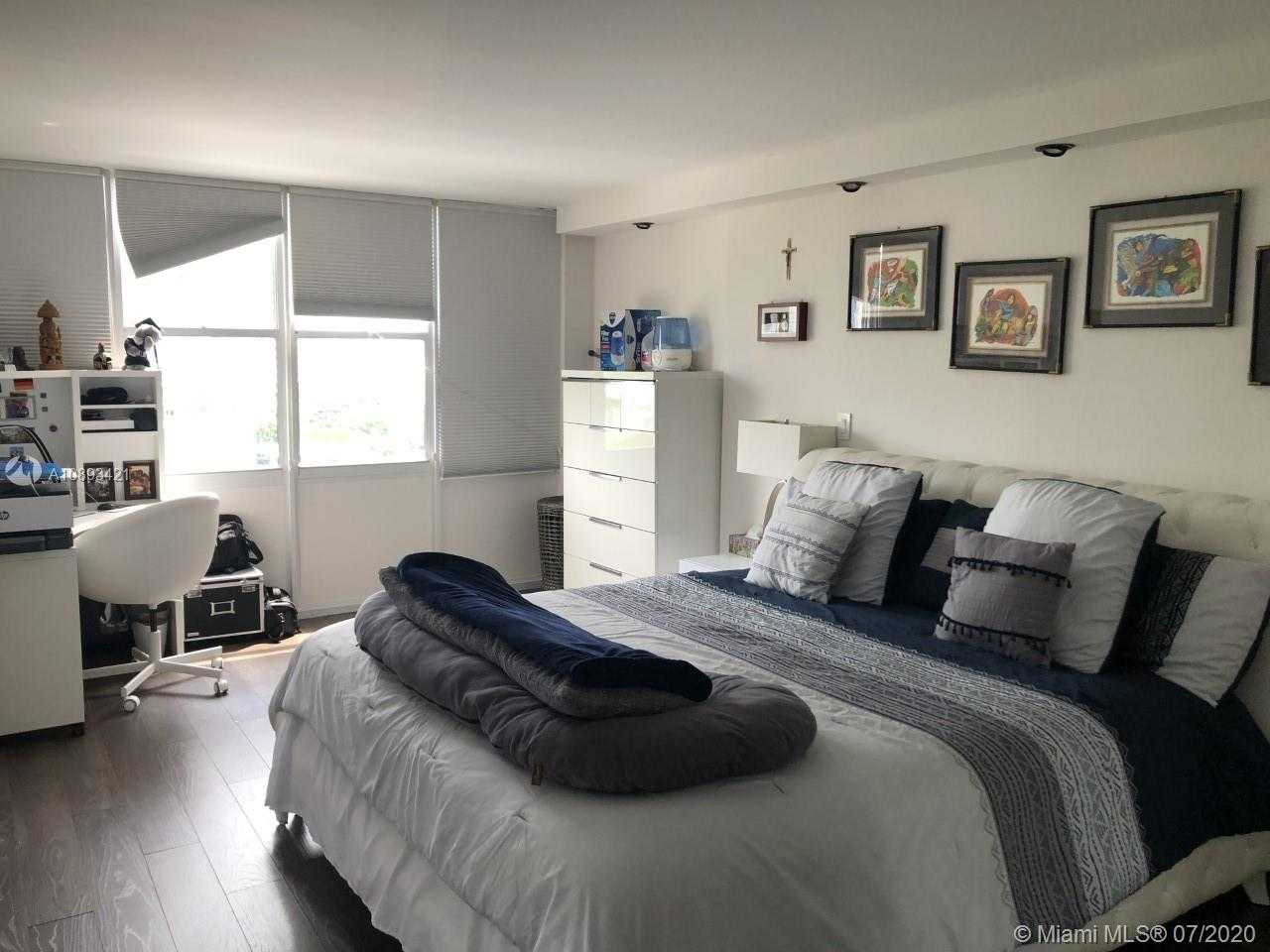 Small Image of 1901 BRICKELL AVE #B1009, Miami Number 10