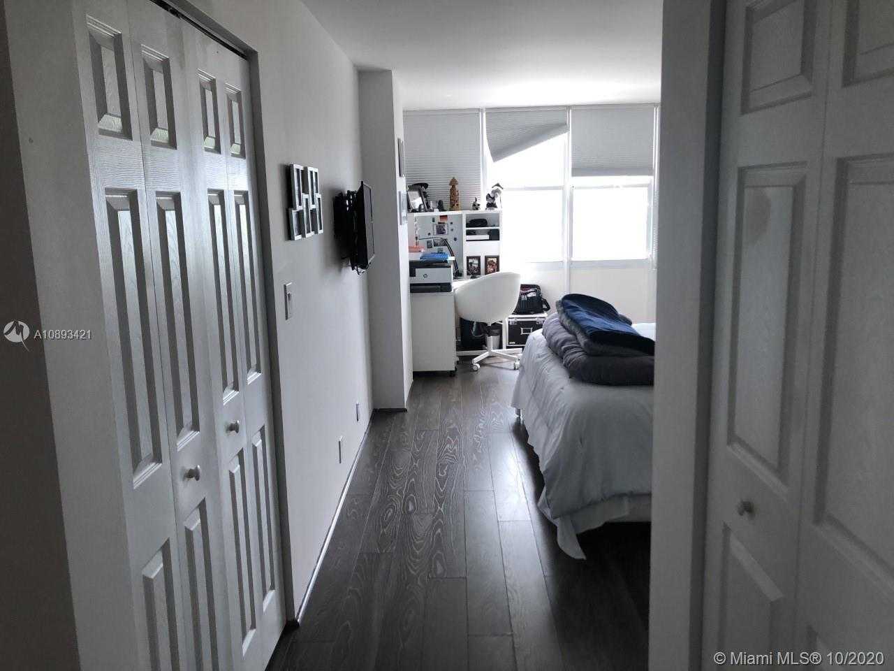Small Image of 1901 BRICKELL AVE #B1009, Miami Number 9