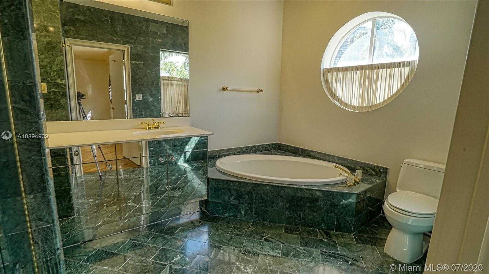 Small Image of 3759 NORTH EAST 207TH TERR, Aventura Number 16