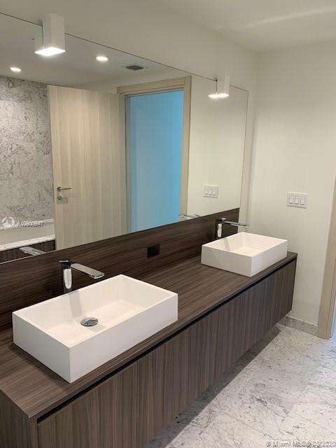 Small Image of 1000 BRICKELL PLAZA #4914, Miami Number 21