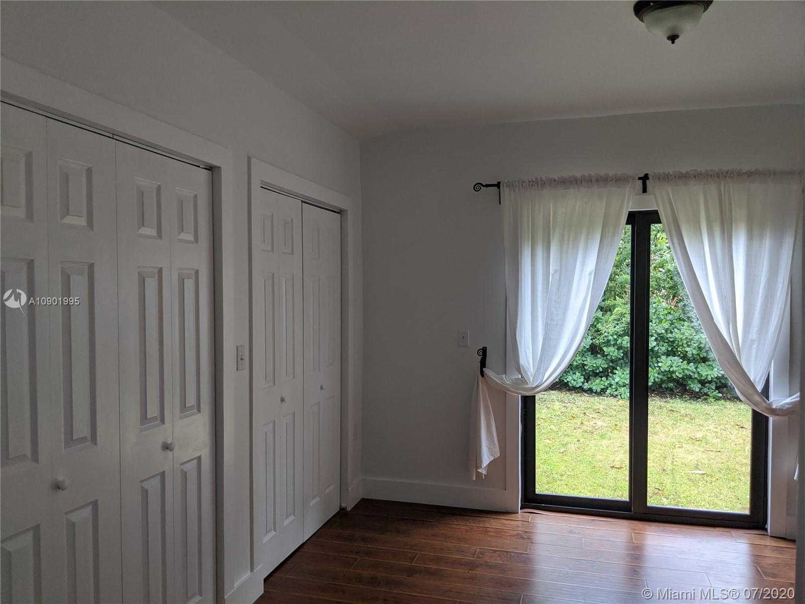 Small Image of 648 NORTH EAST 82ND ST, Miami Number 2
