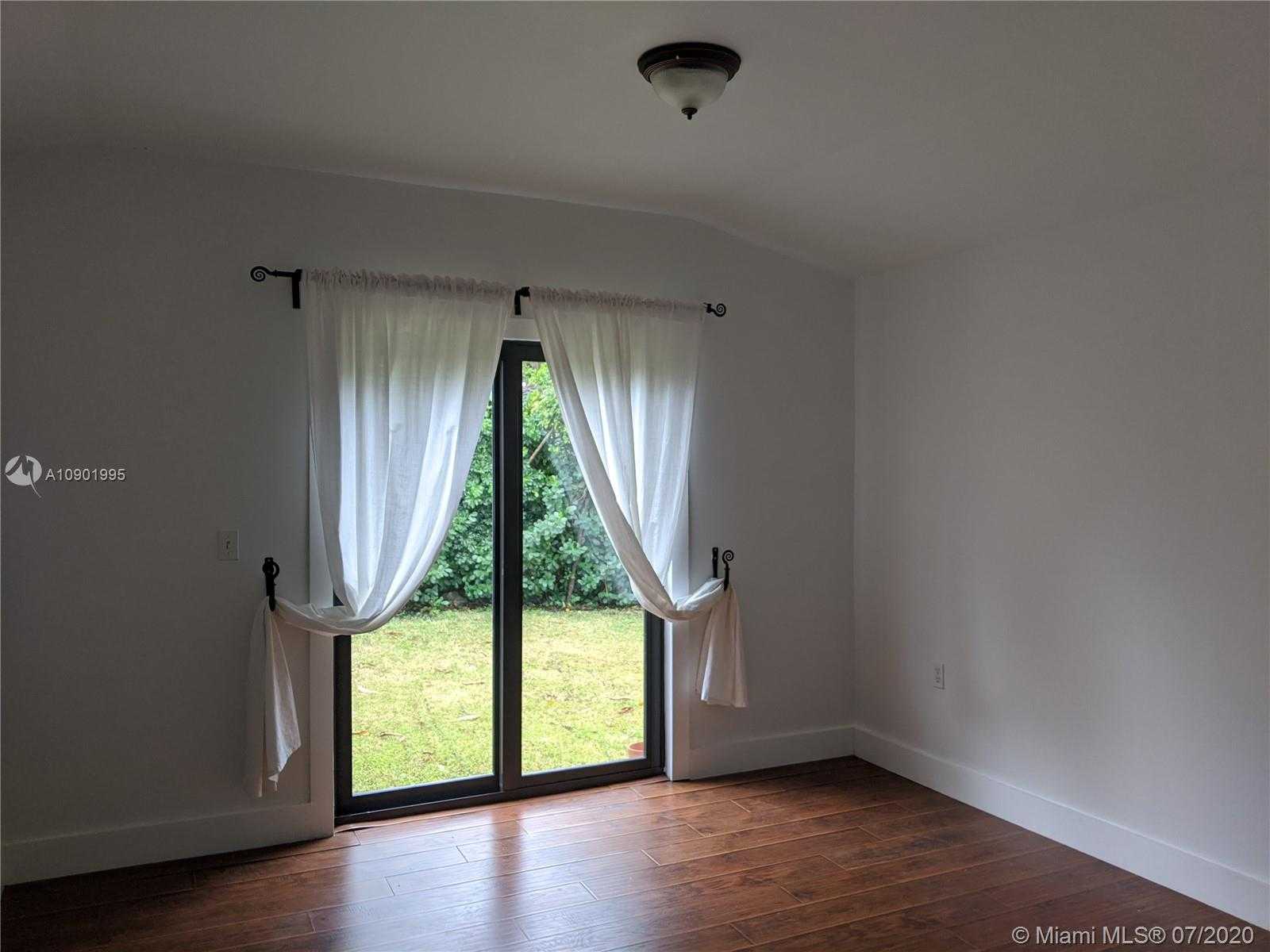 Small Image of 648 NORTH EAST 82ND ST, Miami Number 30