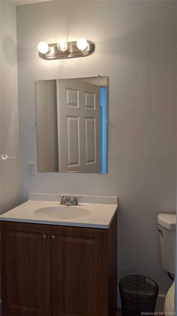 Small Image of 648 NORTH EAST 82ND ST, Miami Number 32