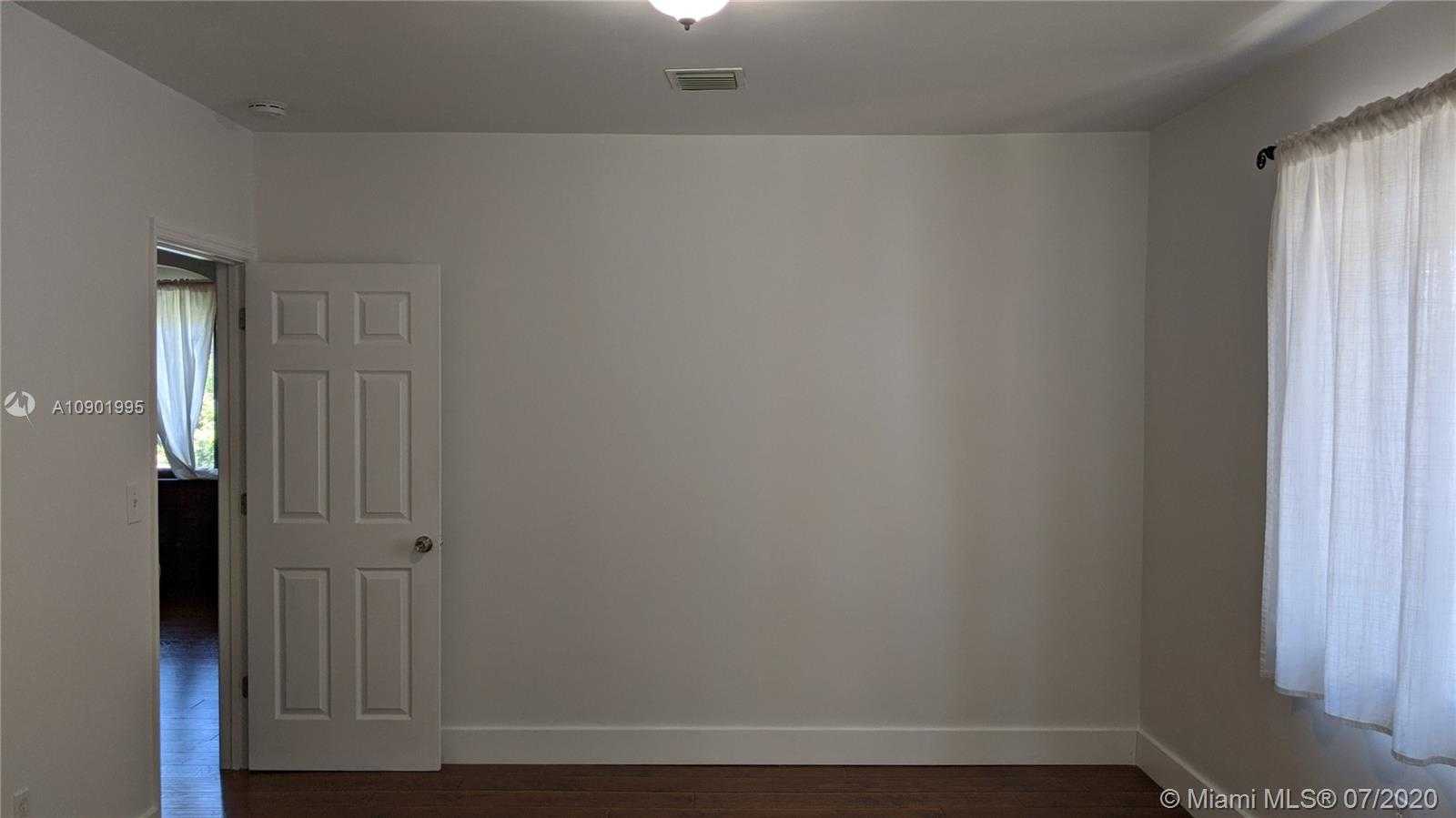 Small Image of 648 NORTH EAST 82ND ST, Miami Number 39