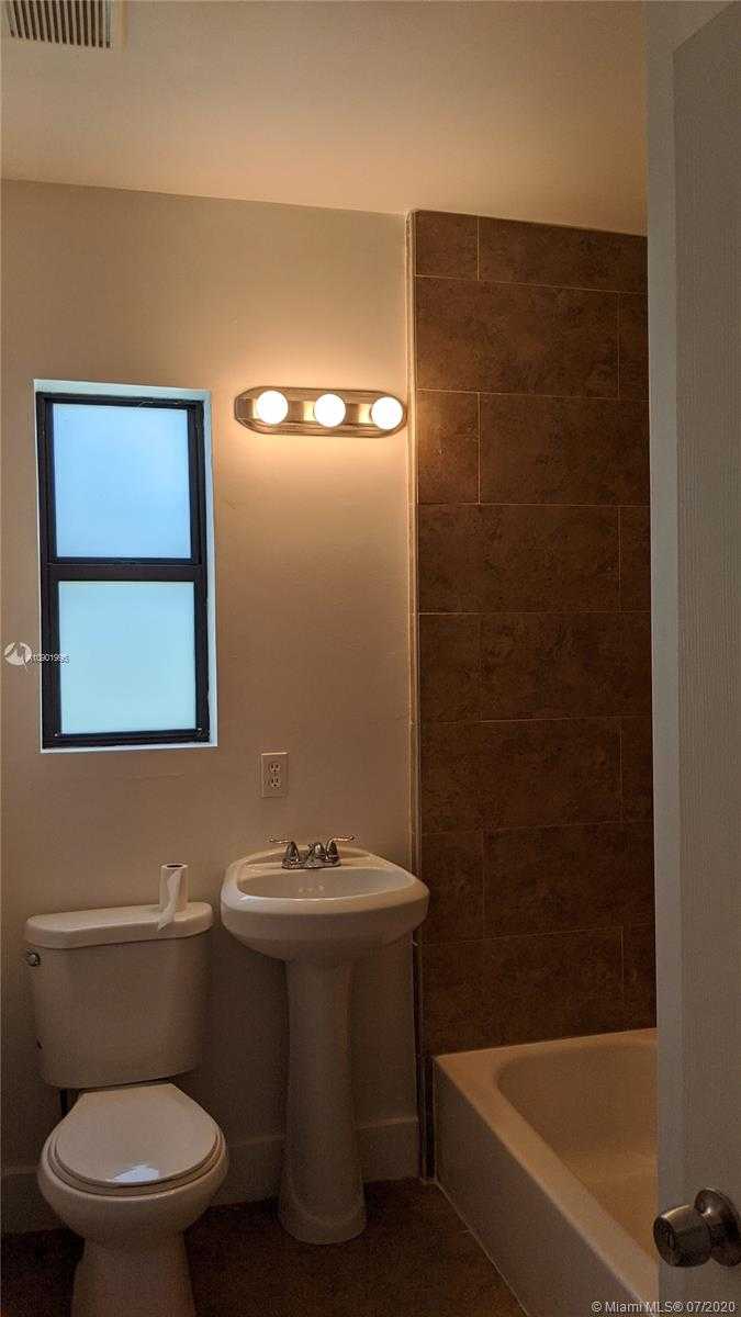 Small Image of 648 NORTH EAST 82ND ST, Miami Number 43