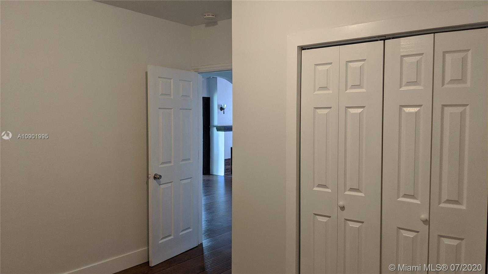 Small Image of 648 NORTH EAST 82ND ST, Miami Number 47