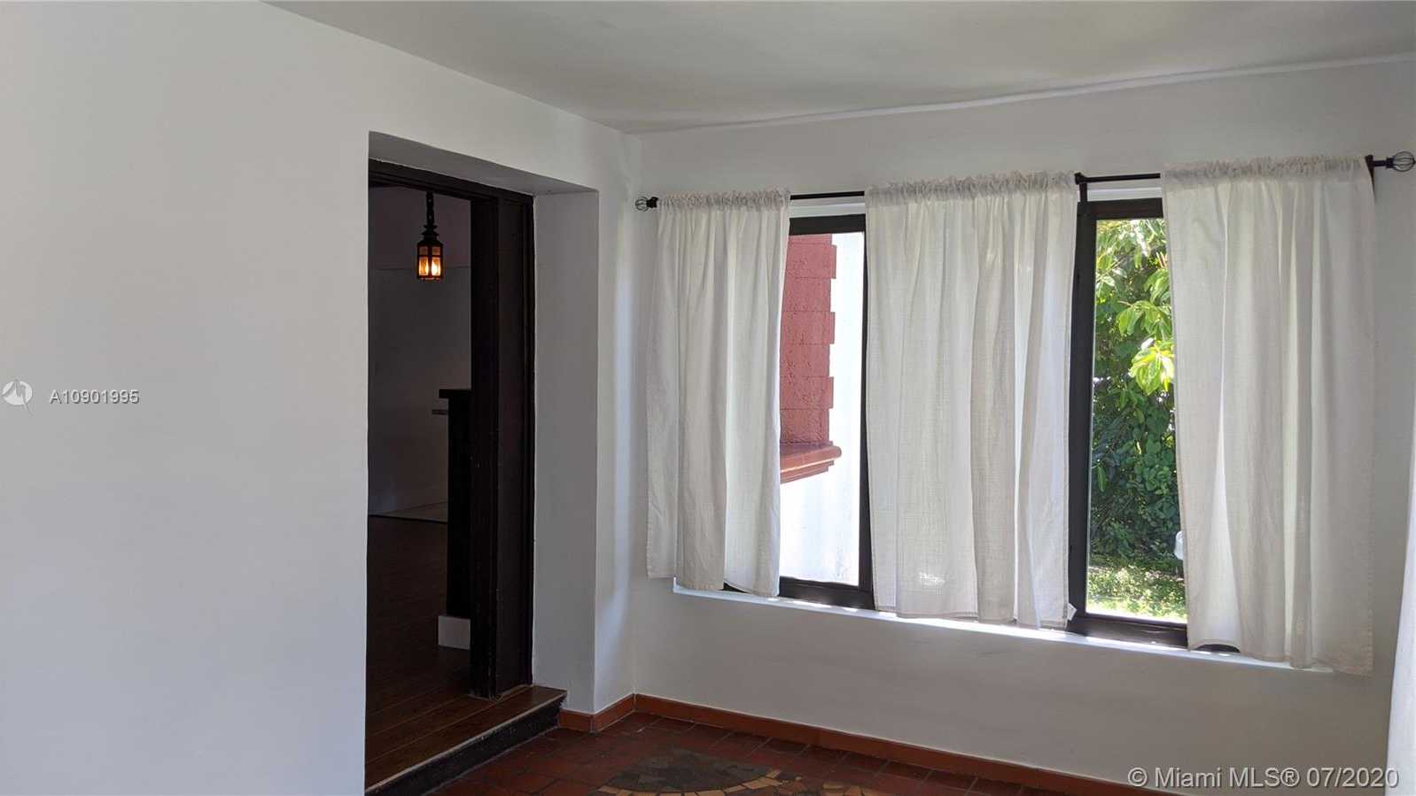 Small Image of 648 NORTH EAST 82ND ST, Miami Number 63