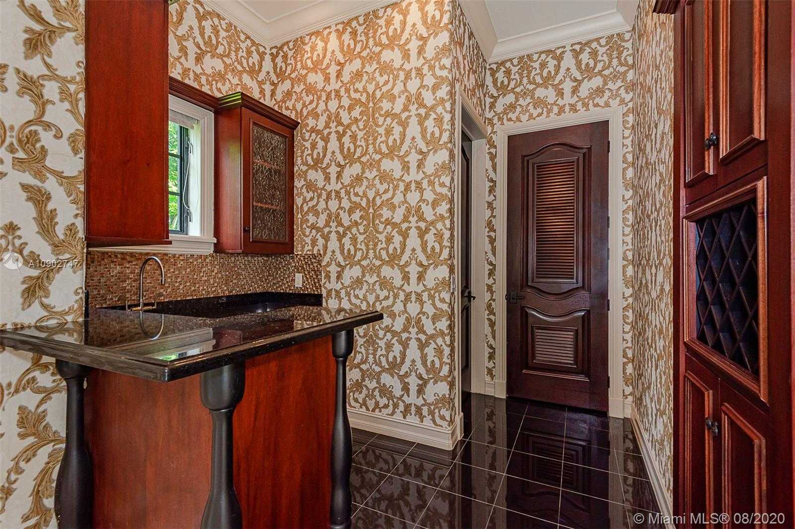 Small Image of 674 OCEAN BLVD, Golden Beach Number 11