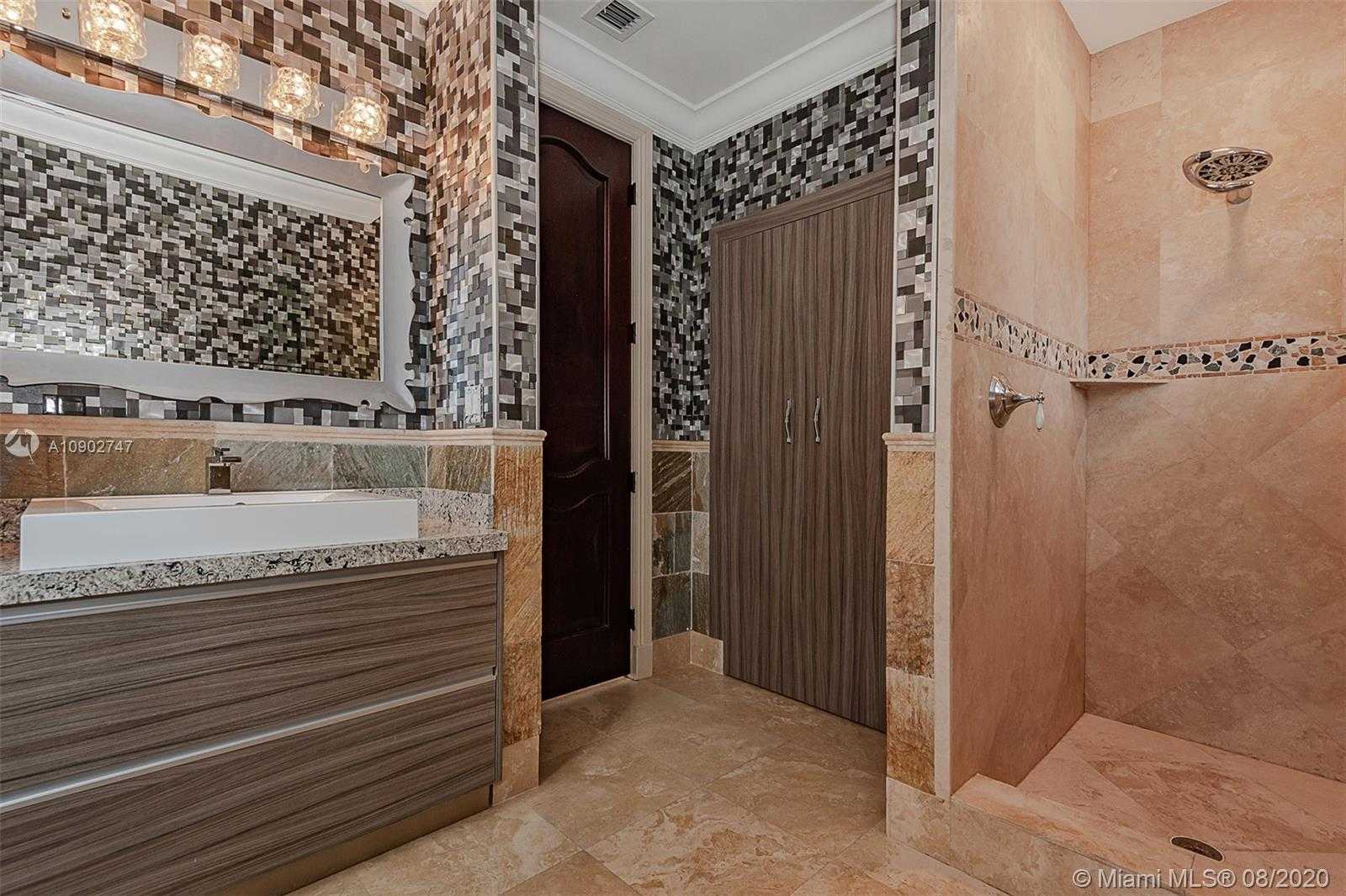 Small Image of 674 OCEAN BLVD, Golden Beach Number 18