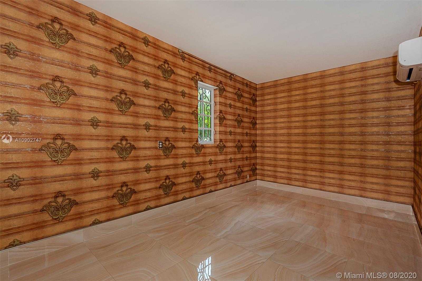 Small Image of 674 OCEAN BLVD, Golden Beach Number 19