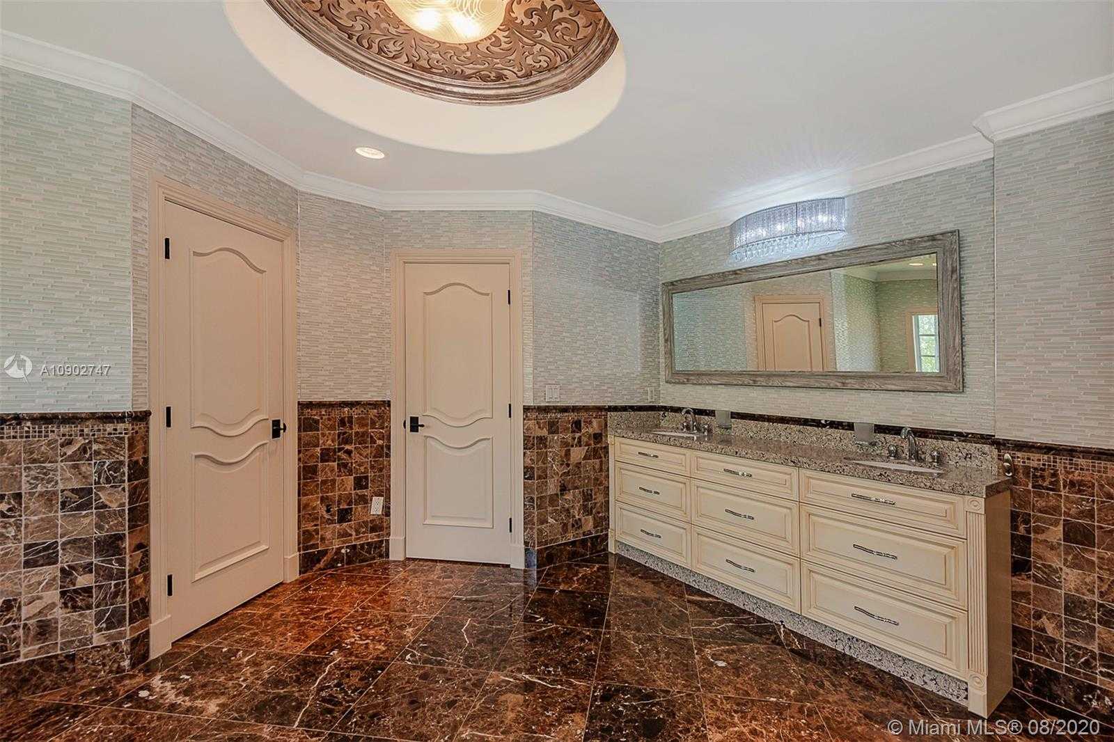 Small Image of 674 OCEAN BLVD, Golden Beach Number 24