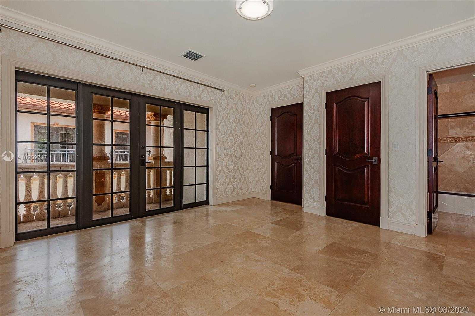 Small Image of 674 OCEAN BLVD, Golden Beach Number 32