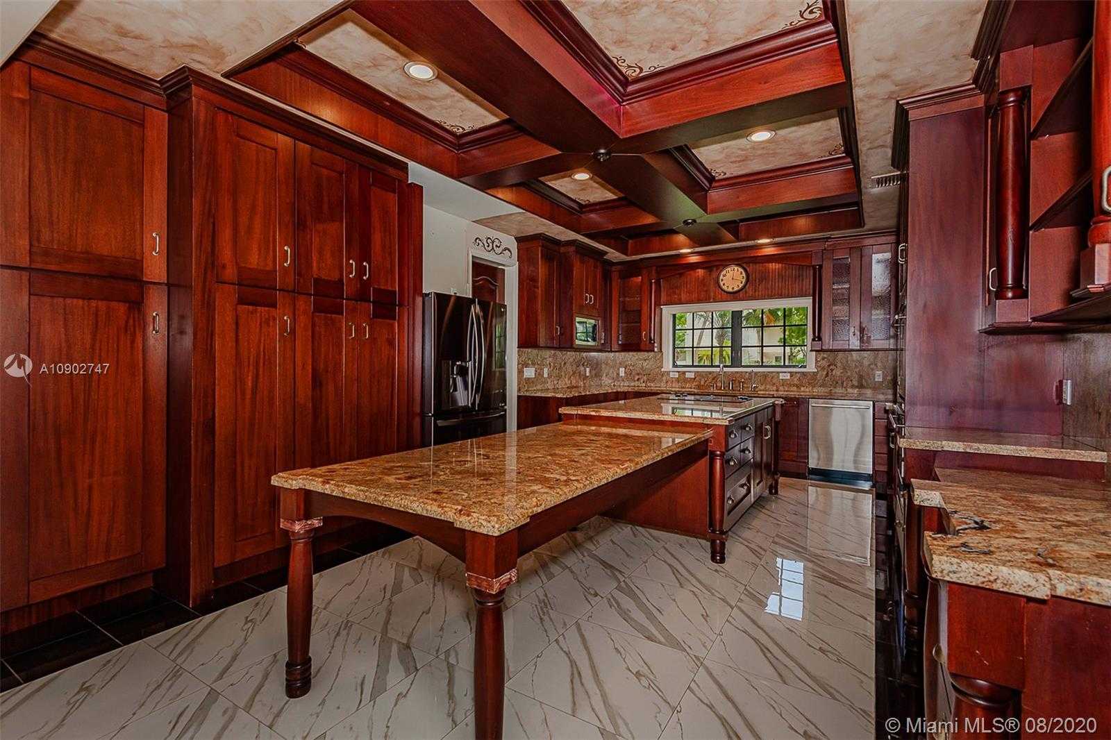Small Image of 674 OCEAN BLVD, Golden Beach Number 7