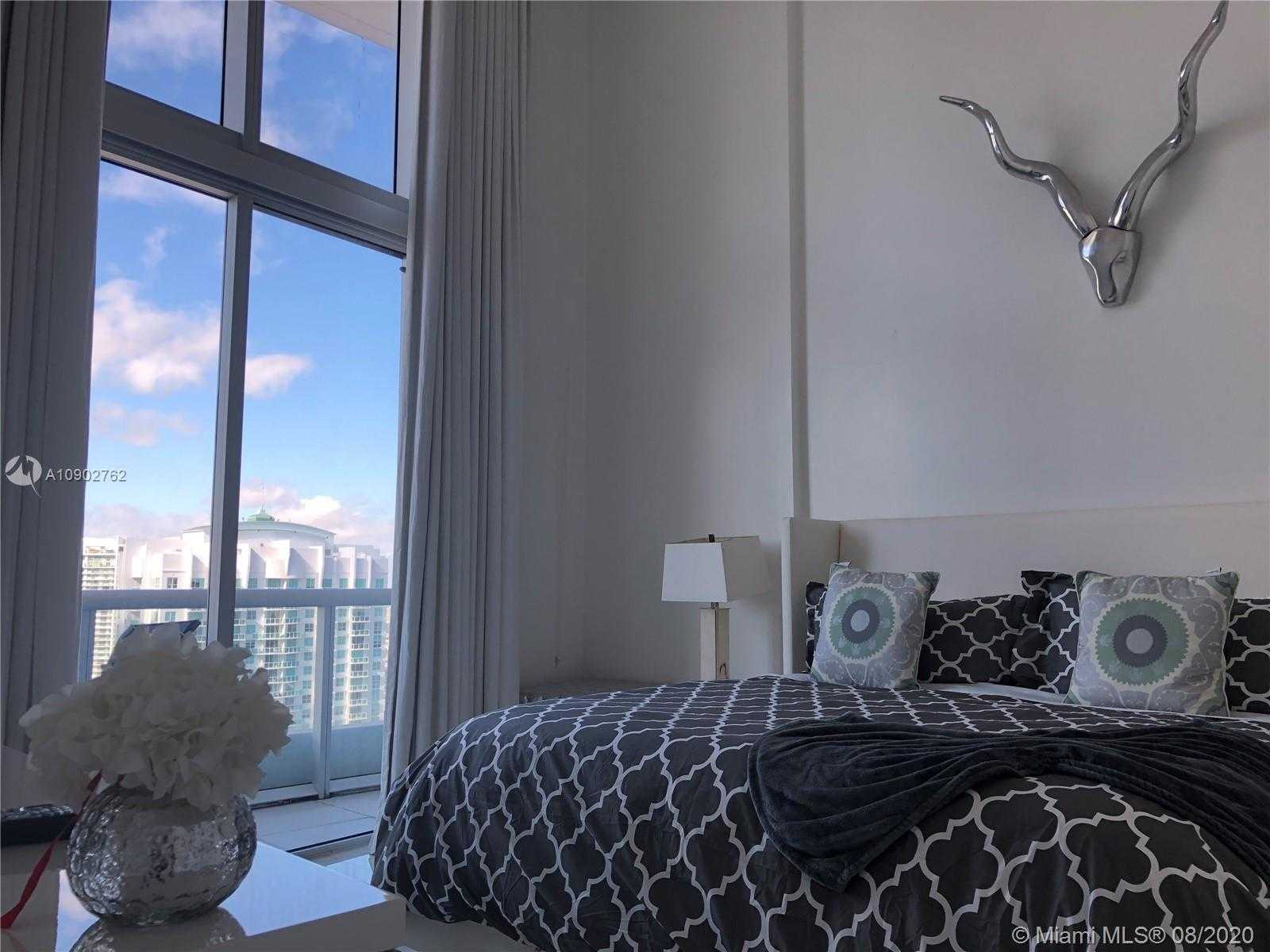 Small Image of 485 BRICKELL AVE #4006, Miami Number 8