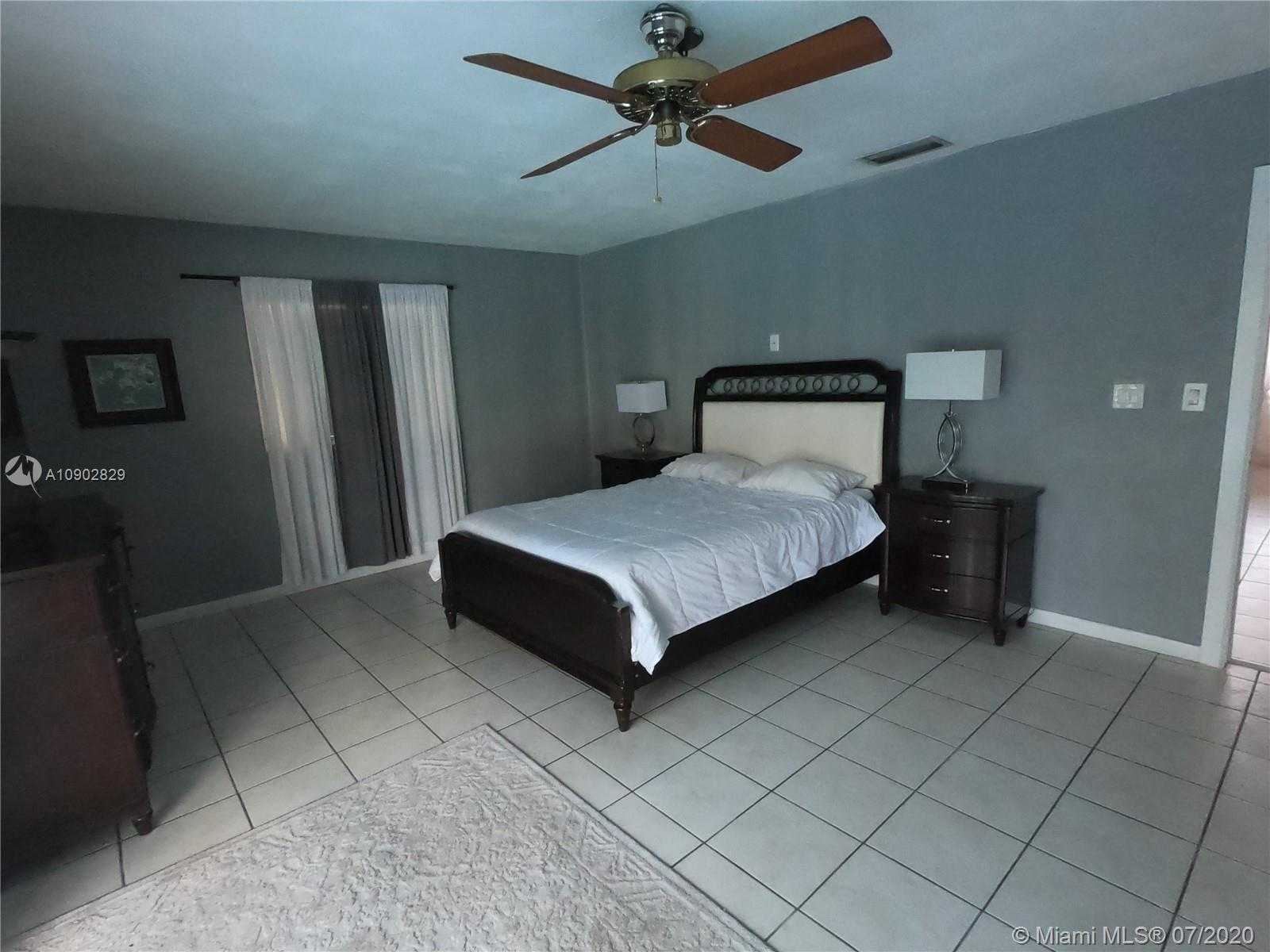 Small Image of 10700 SOUTH WEST 120TH ST, Miami Number 12