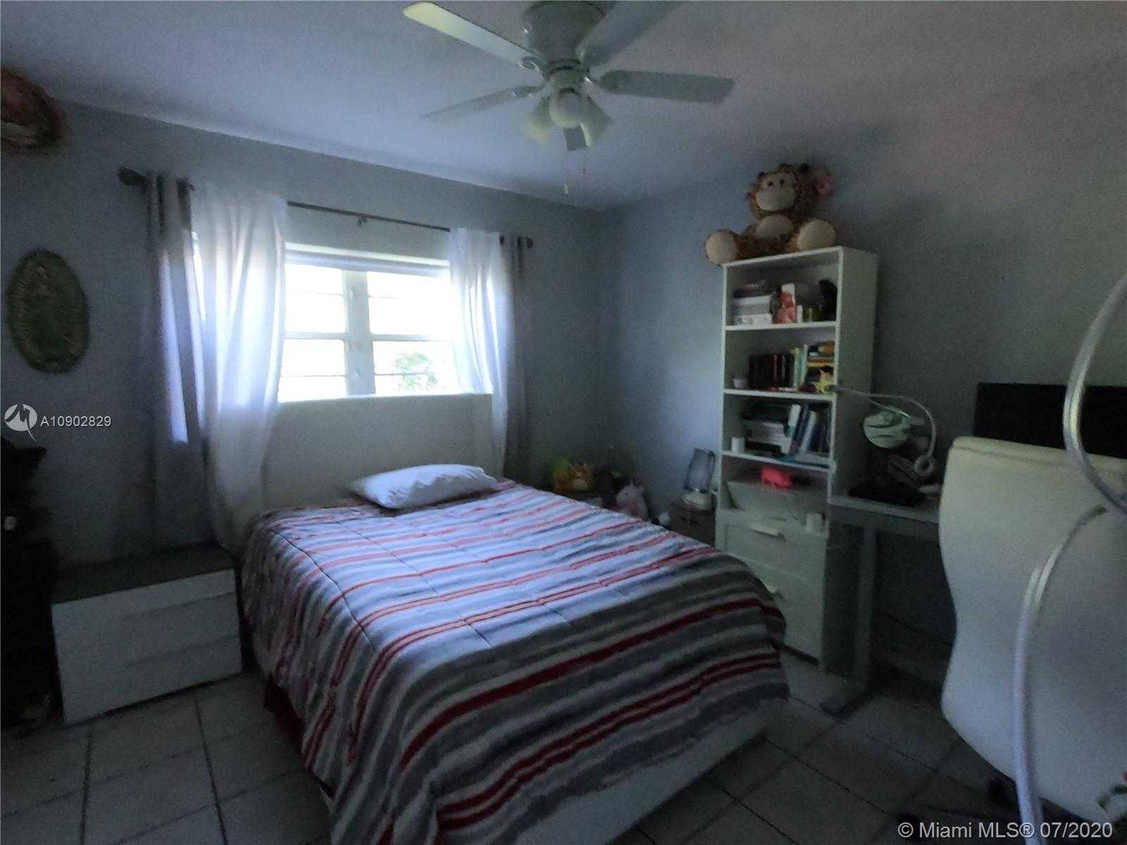 Small Image of 10700 SOUTH WEST 120TH ST, Miami Number 16