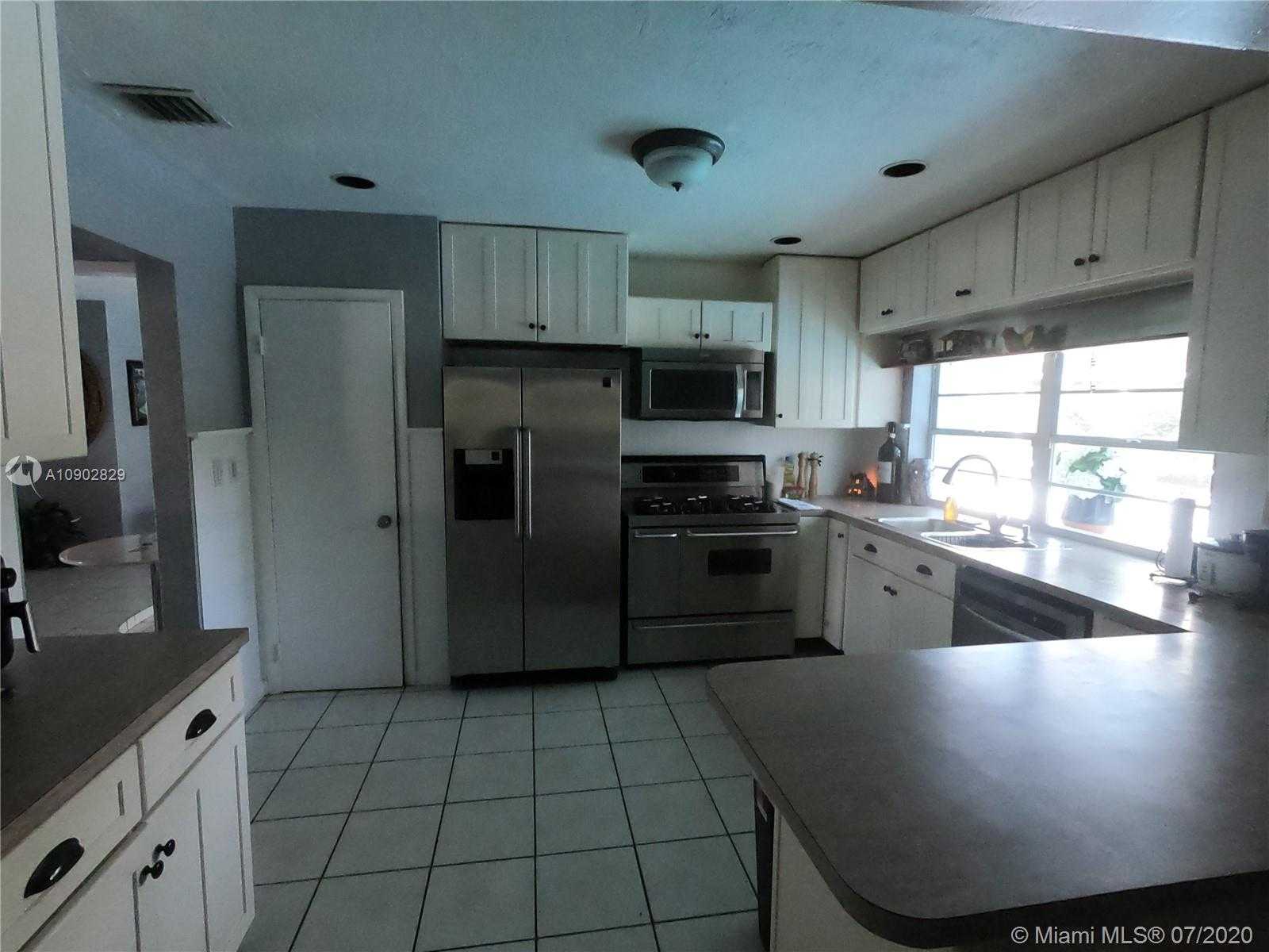 Small Image of 10700 SOUTH WEST 120TH ST, Miami Number 21