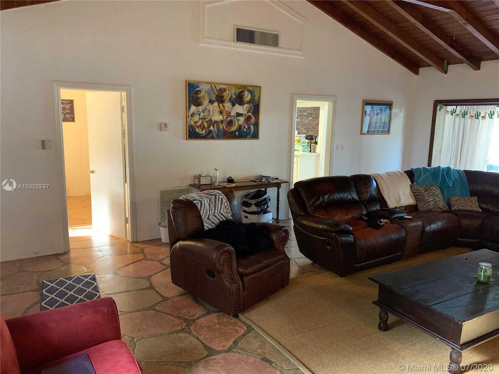 Small Image of 5221 ORDUNA DR, Coral Gables Number 11