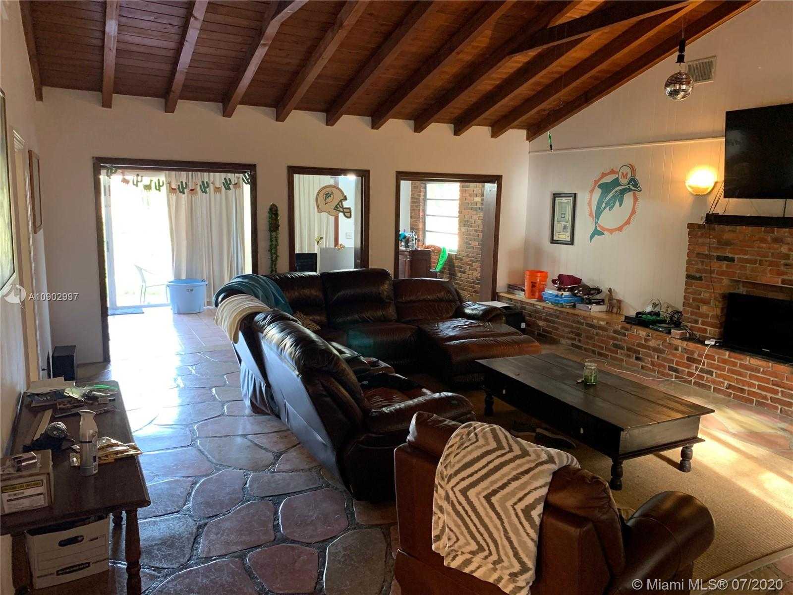 Small Image of 5221 ORDUNA DR, Coral Gables Number 12