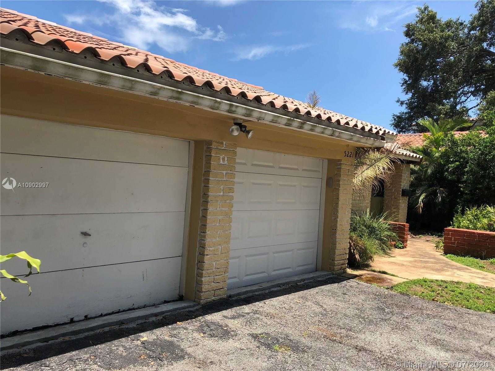 Small Image of 5221 ORDUNA DR, Coral Gables Number 3