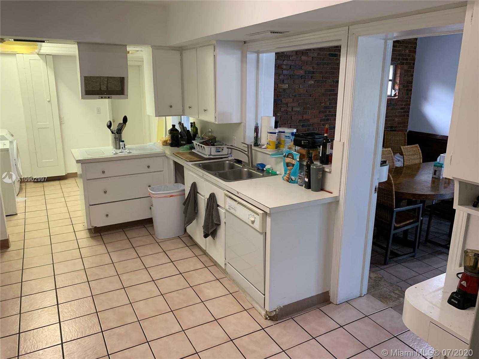 Small Image of 5221 ORDUNA DR, Coral Gables Number 4