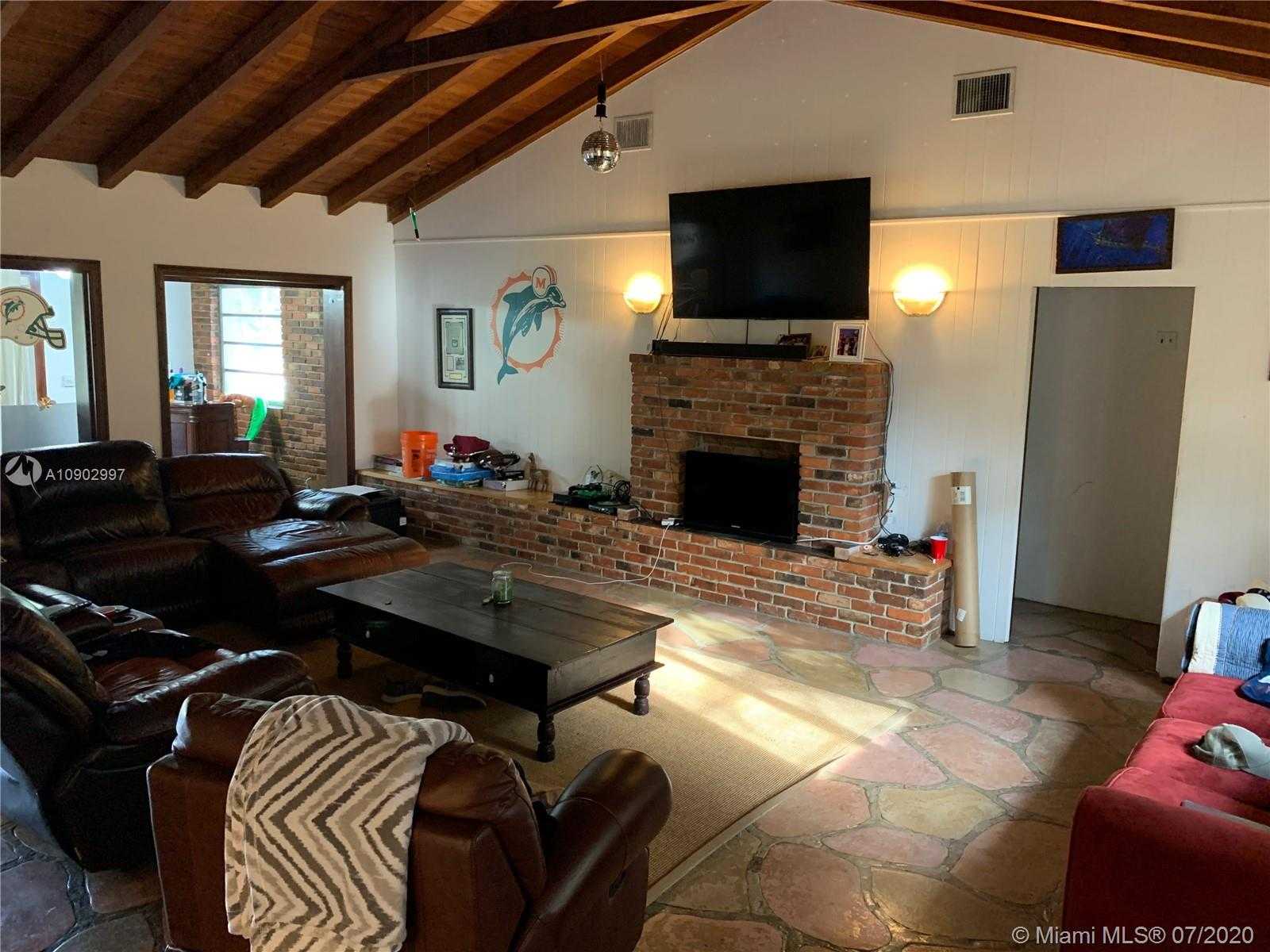 Small Image of 5221 ORDUNA DR, Coral Gables Number 7