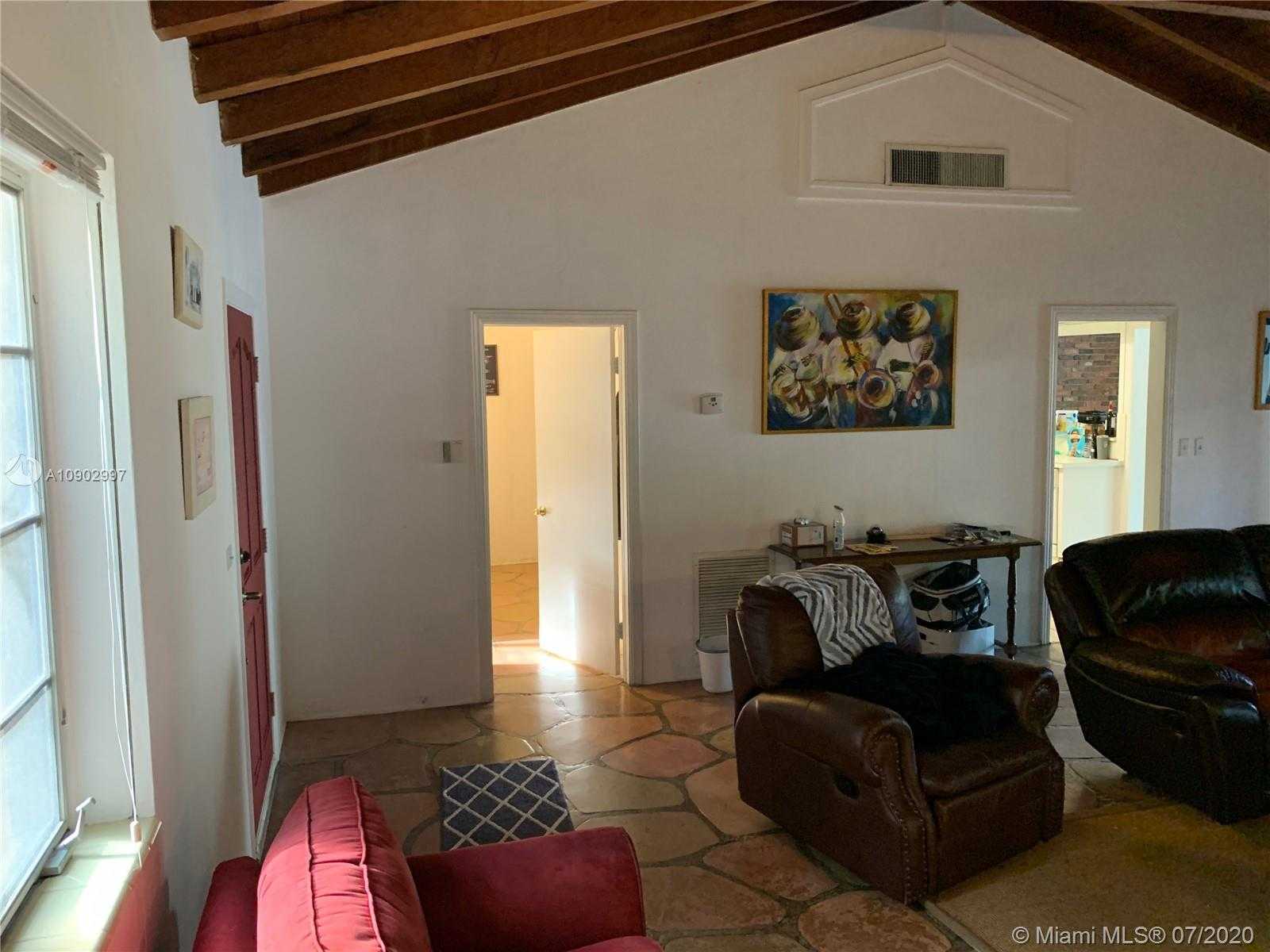 Small Image of 5221 ORDUNA DR, Coral Gables Number 9