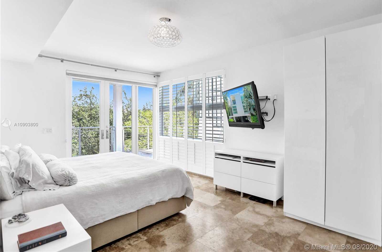 Small Image of 110 WOODCREST LN #102, Key Biscayne Number 14