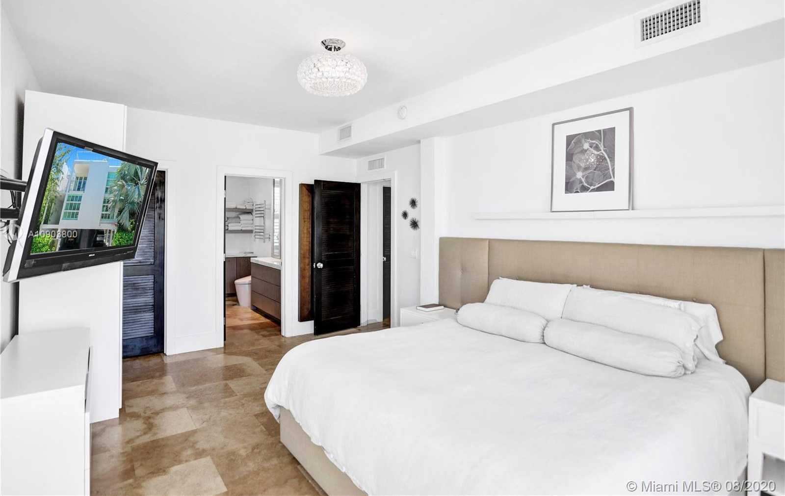Small Image of 110 WOODCREST LN #102, Key Biscayne Number 15
