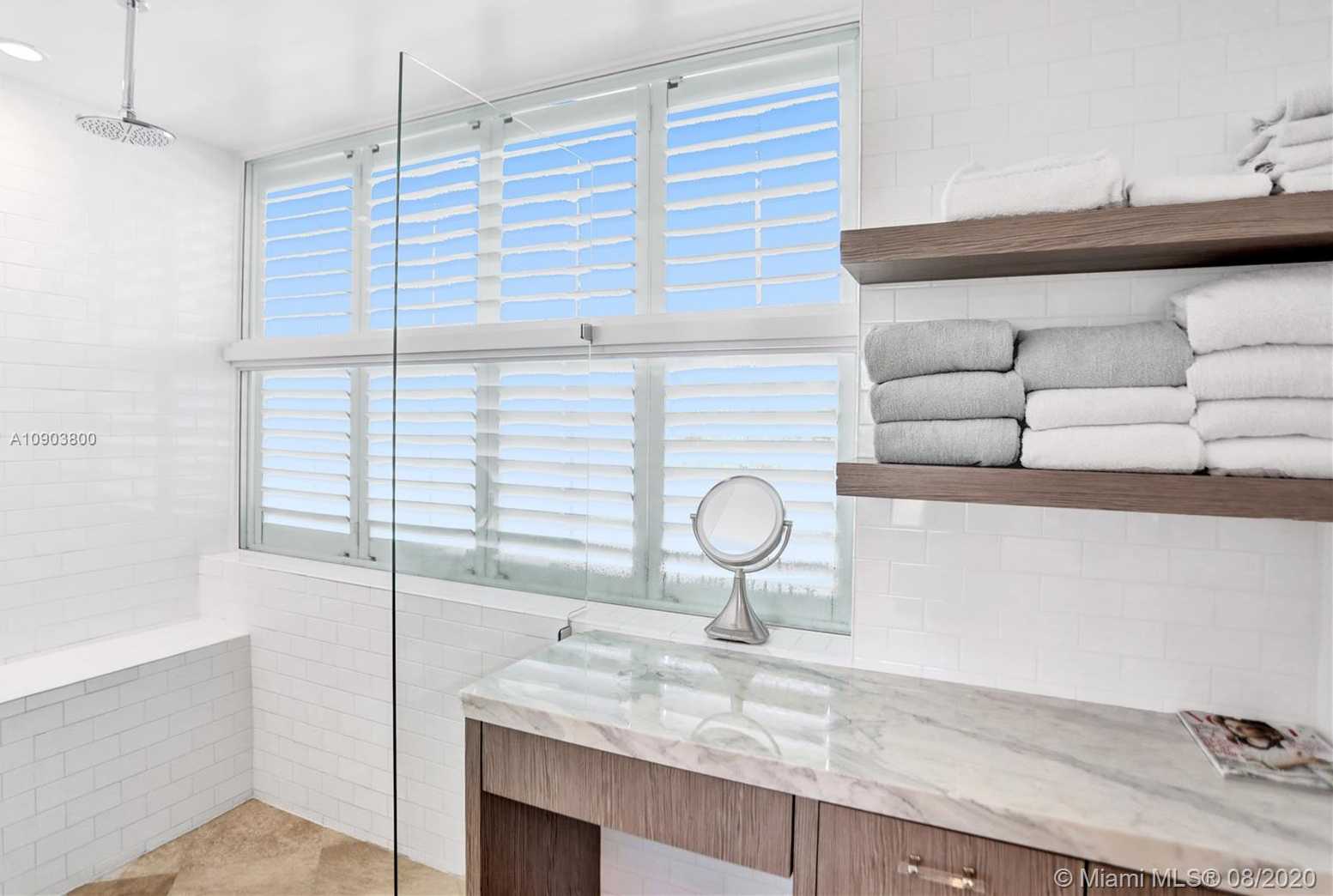 Small Image of 110 WOODCREST LN #102, Key Biscayne Number 17