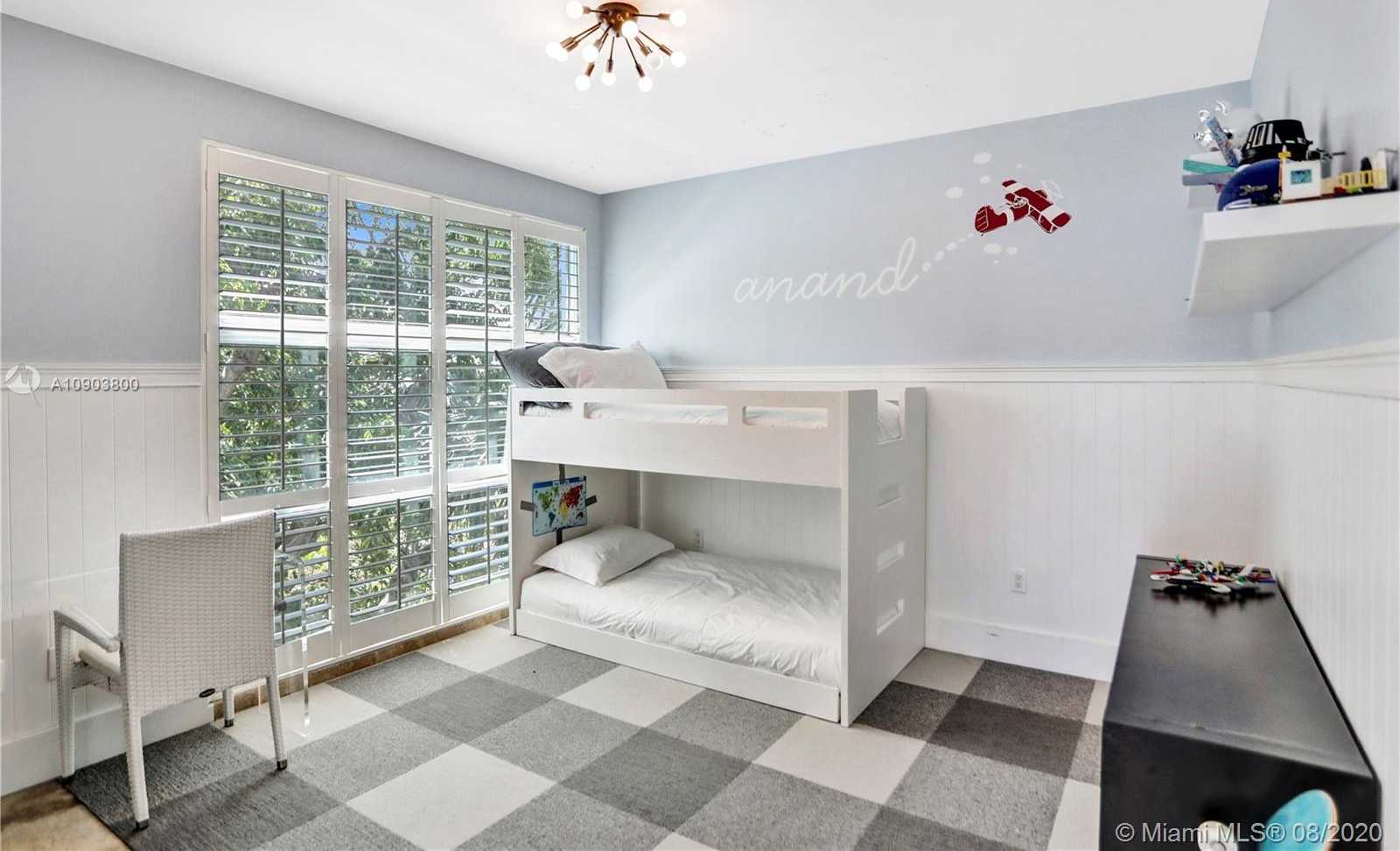 Small Image of 110 WOODCREST LN #102, Key Biscayne Number 19