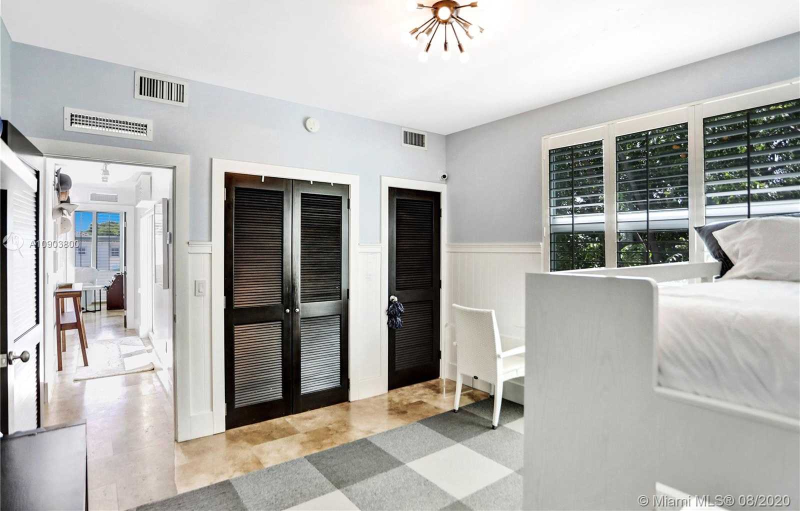 Small Image of 110 WOODCREST LN #102, Key Biscayne Number 20