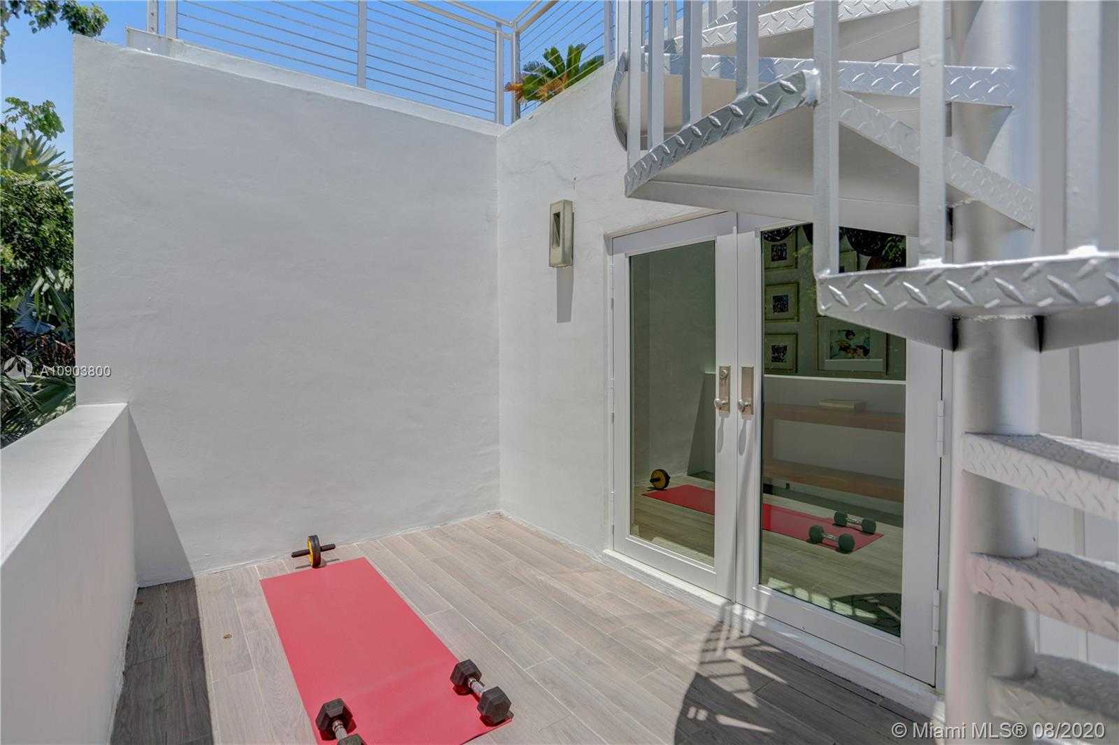Small Image of 110 WOODCREST LN #102, Key Biscayne Number 21