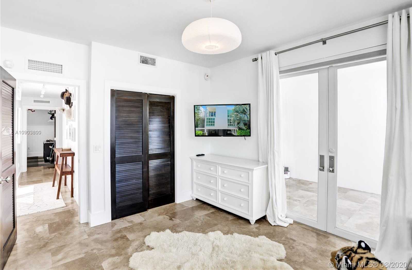 Small Image of 110 WOODCREST LN #102, Key Biscayne Number 26