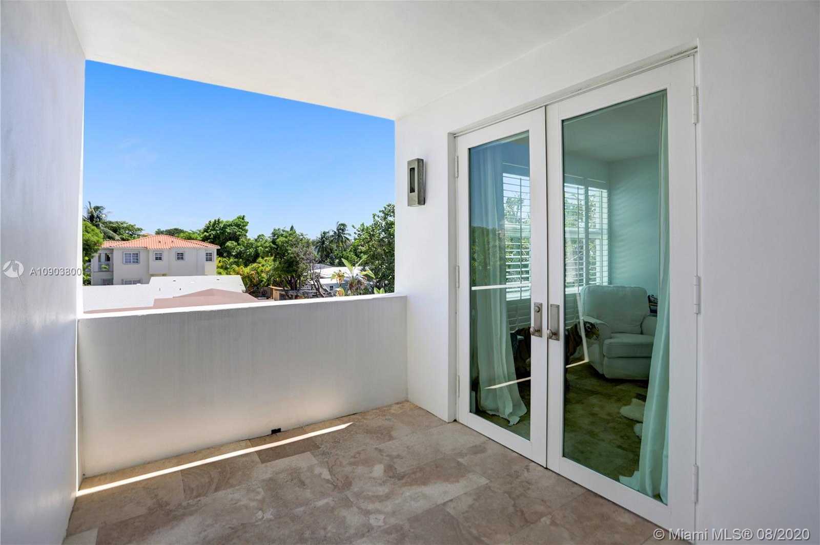 Small Image of 110 WOODCREST LN #102, Key Biscayne Number 27