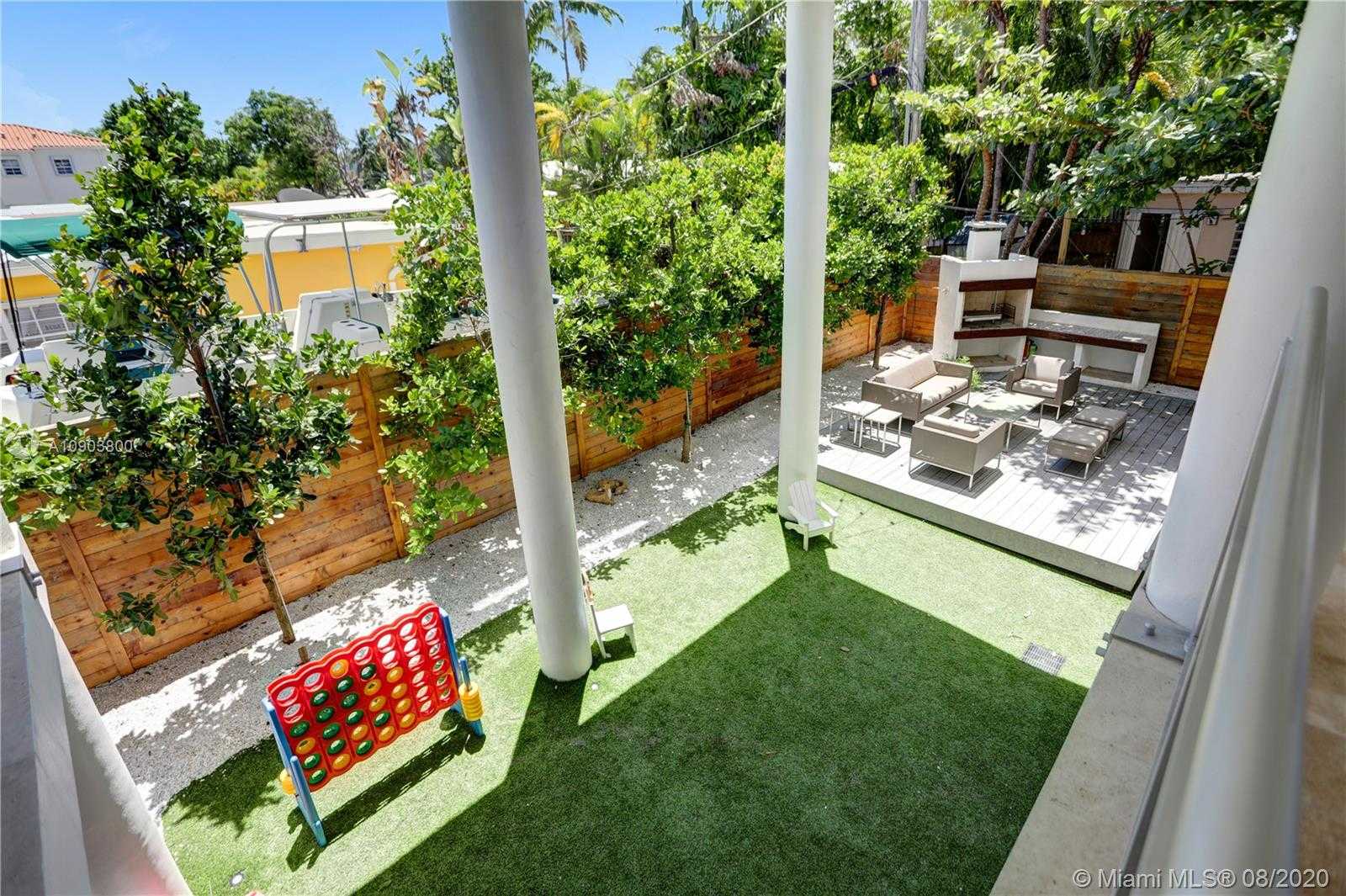 Small Image of 110 WOODCREST LN #102, Key Biscayne Number 30