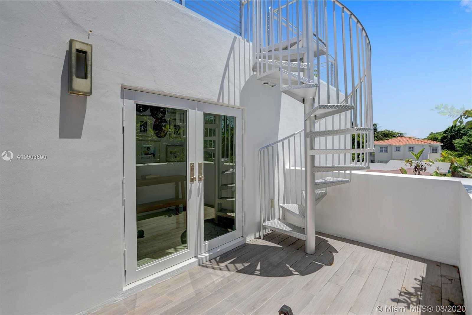 Small Image of 110 WOODCREST LN #102, Key Biscayne Number 31