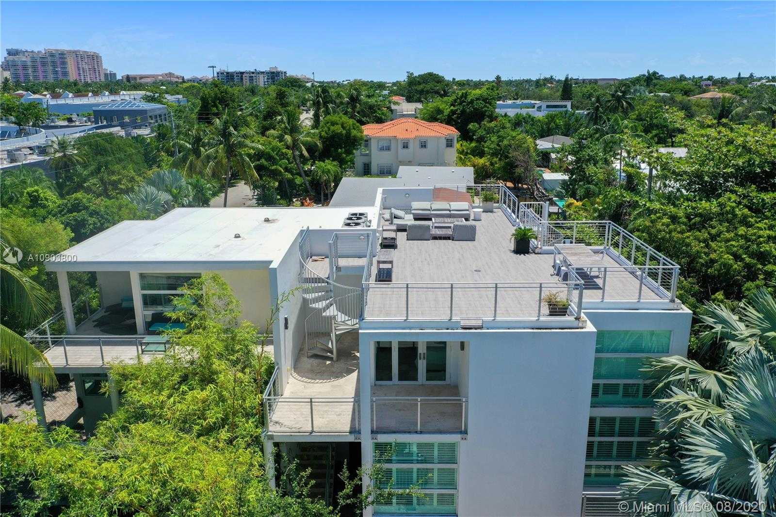 Small Image of 110 WOODCREST LN #102, Key Biscayne Number 33